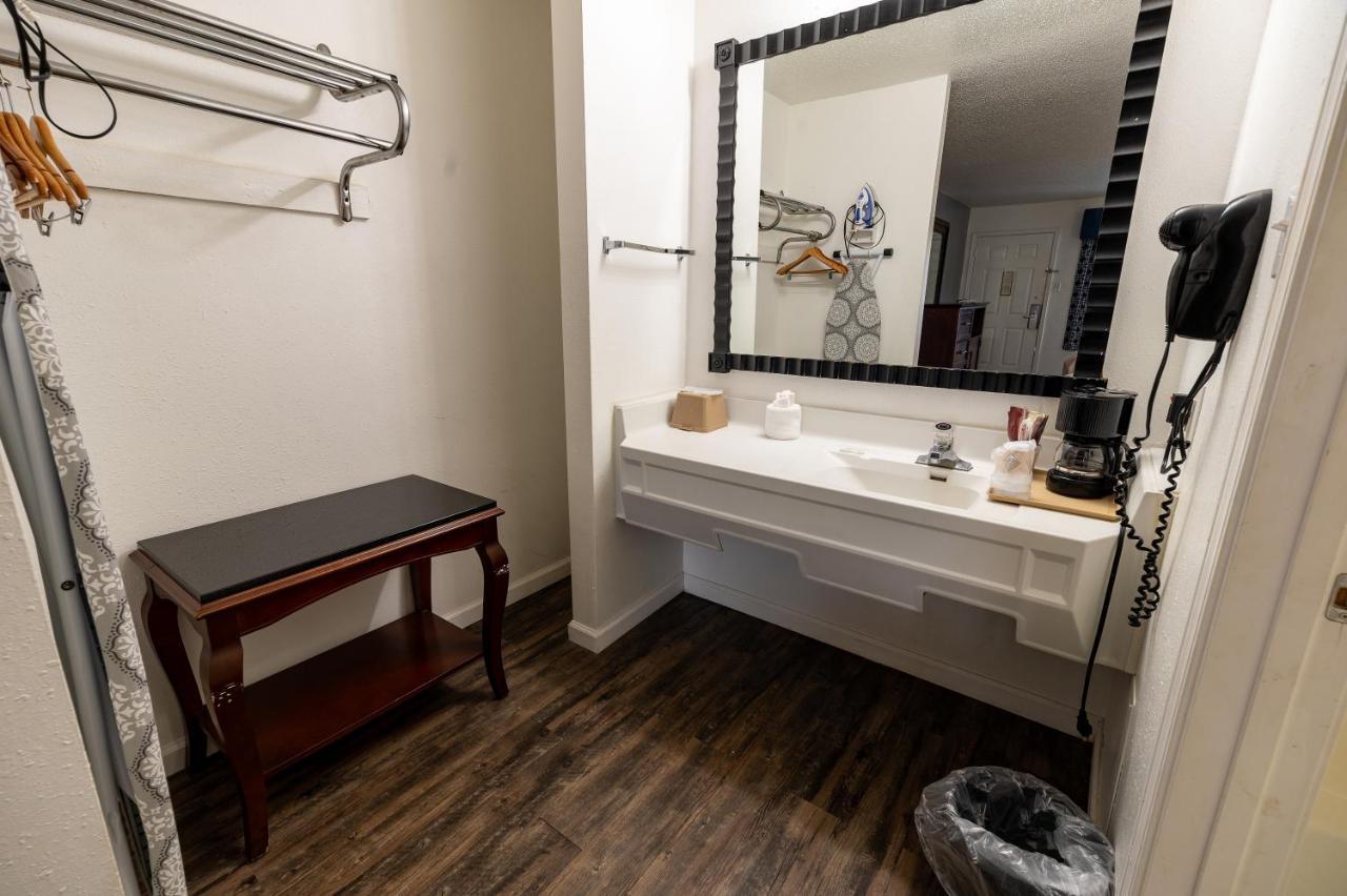 American Inn & Suites ראסלוויל מראה חיצוני תמונה
